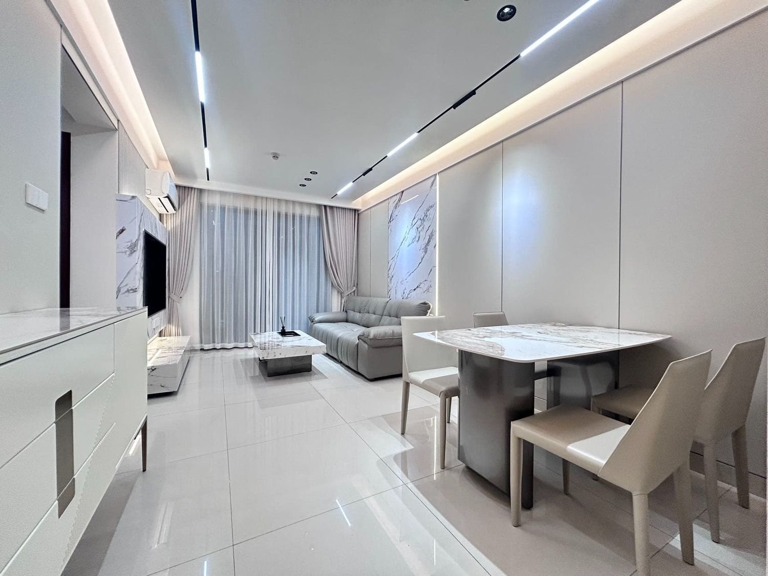 Sunny 2BR with Canton Tower View